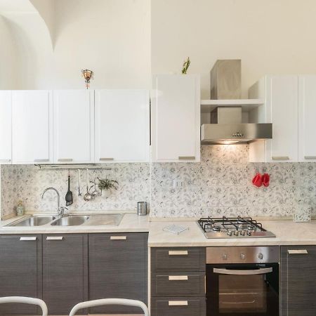 The Best Rent - Colourful Two-Bedroom Apartment Near Termini Station 罗马 外观 照片